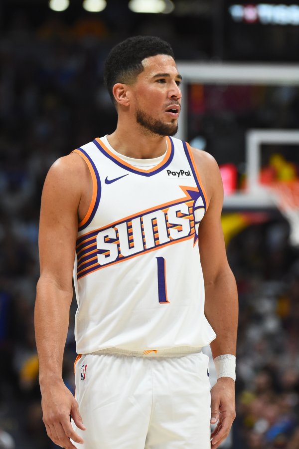 Booker chơi 18 phút trong thời