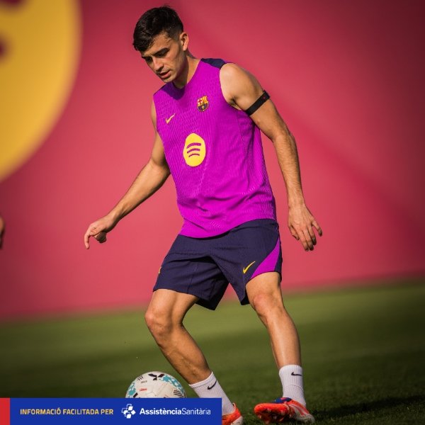 Quan chức Barcelona: Pedri bị 