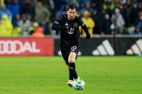 Truyền thông nước ngoài: Messi